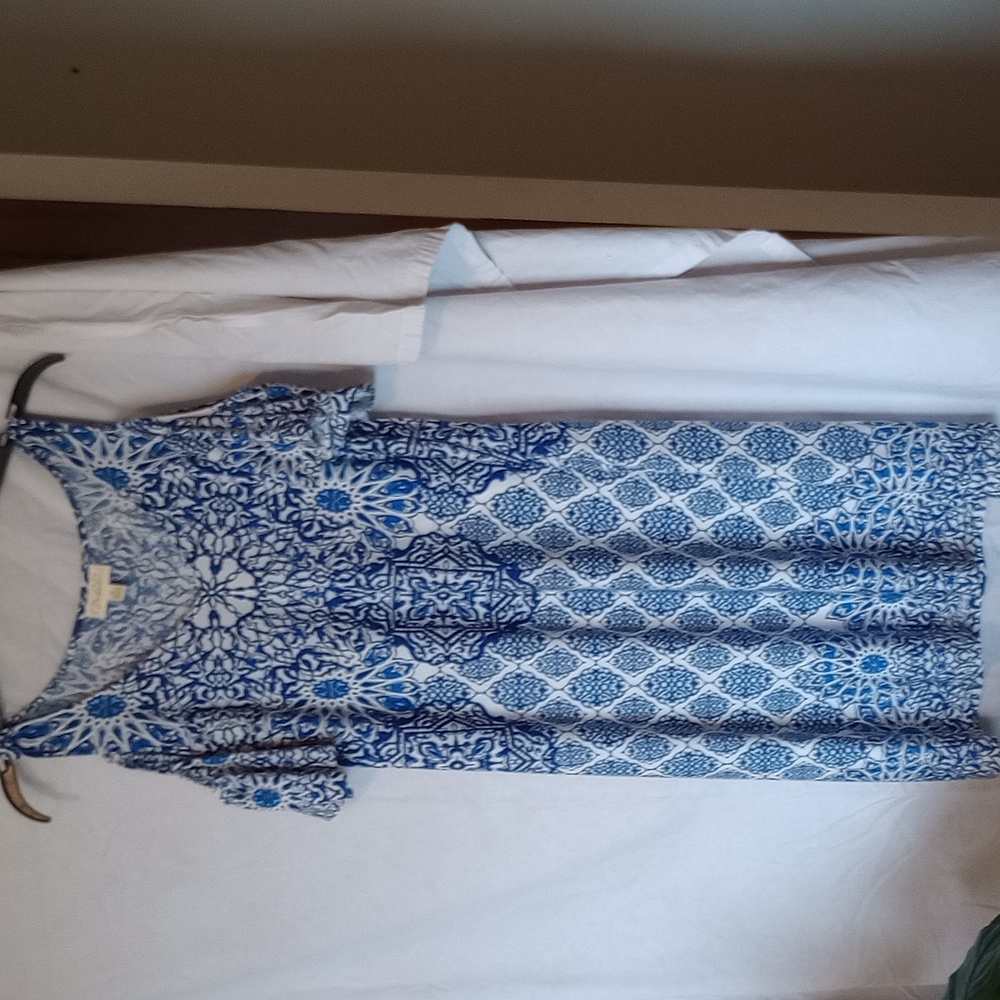 Pretty open shoulder bell sleeve blue white pattern dress